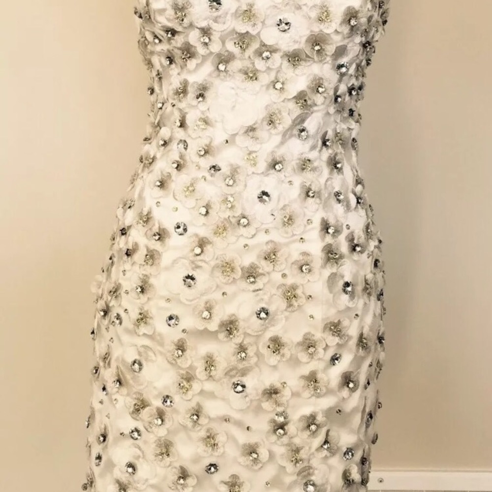 💯% authentic Nurielle flower & crystal dress - Picture 2 of 5